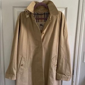 Burberry Rain/Trench coat